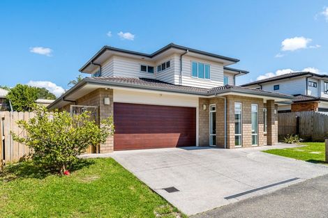 Photo of property in 16 Midhurst Avenue, Henderson, Auckland, 0612