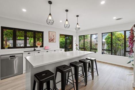 Photo of property in 6 Runanga Grove, Waikanae, 5036