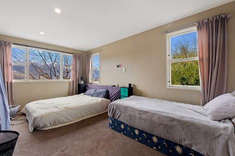 Photo of property in 6 Wynyard Crescent, Fernhill, Queenstown, 9300