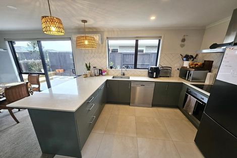 Photo of property in 2 Tiria Drive, Papamoa Beach, Papamoa, 3118