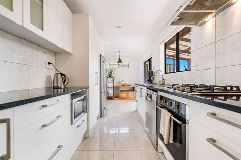 Photo of property in 9 Garelja Road, Henderson, Auckland, 0612