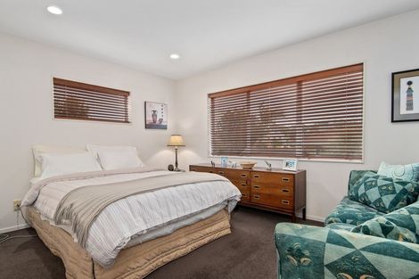 Photo of property in 11 Kahala Place, West Harbour, Auckland, 0618