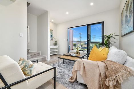 Photo of property in 2/644 Te Atatu Road, Te Atatu Peninsula, Auckland, 0610