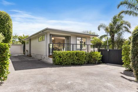 Photo of property in 2/12 Beatrice Avenue, Hillcrest, Auckland, 0627