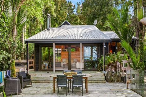 Photo of property in 16 Clinton Road, Tawharanui Peninsula, Matakana, 0986