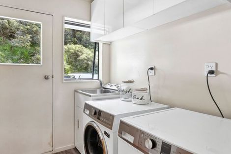 Photo of property in 1 Waiwera Place, Waiwera, Orewa, 0994