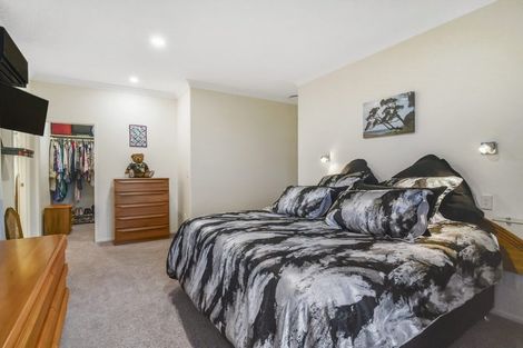 Photo of property in 160 Kittiwake Drive, Schnapper Rock, Auckland, 0632