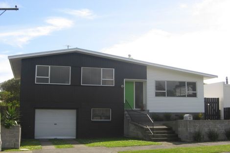 Photo of property in 27 Rospeath Crescent, Spotswood, New Plymouth, 4310