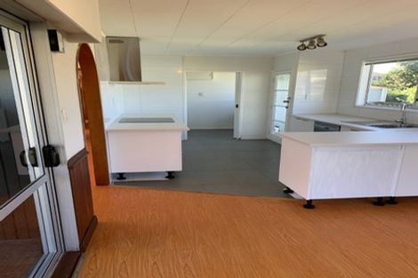 Photo of property in 17 Salamanca Road, Sunnynook, Auckland, 0620