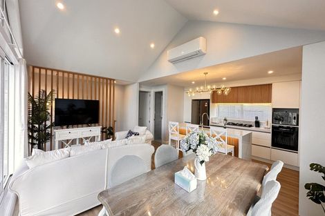 Photo of property in 7b Garadice Road, Rothesay Bay, Auckland, 0630