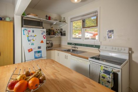 Photo of property in 27 Oxford Street, Picton, 7220