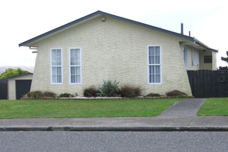 Photo of property in 61 Chapman Street, Newlands, Wellington, 6037