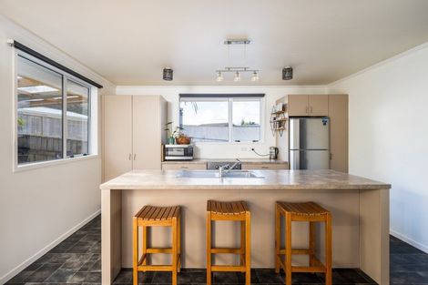 Photo of property in 6a Shaldon Crescent, Blagdon, New Plymouth, 4310