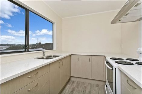 Photo of property in 2/2 Woodall Place, Totara Vale, Auckland, 0627