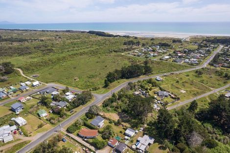 Photo of property in 870 Hokio Beach Road, Hokio Beach, Levin, 5571