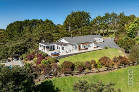 Photo of property in 10 Kaipara View Road, Helensville, 0875