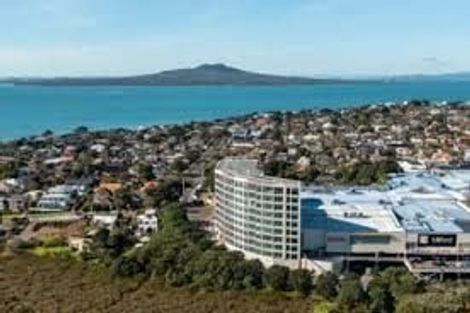 Photo of property in 30 Heathcote Road, Castor Bay, Auckland, 0620