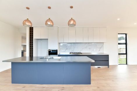 Photo of property in 15 Makenu Crescent, Wainui, Silverdale, 0992