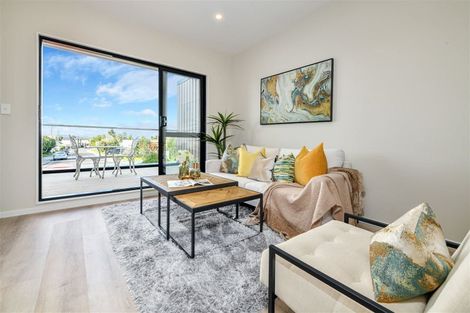 Photo of property in 2/644 Te Atatu Road, Te Atatu Peninsula, Auckland, 0610