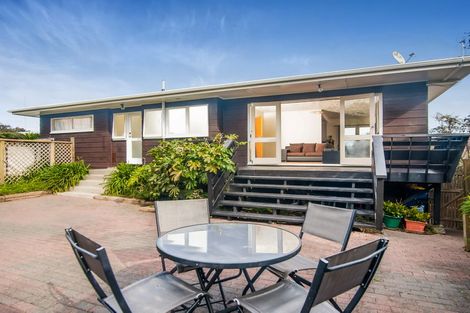Photo of property in 73 Lantana Road, Green Bay, Auckland, 0604
