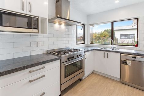 Photo of property in 15 Elmslie Place, Owhata, Rotorua, 3010