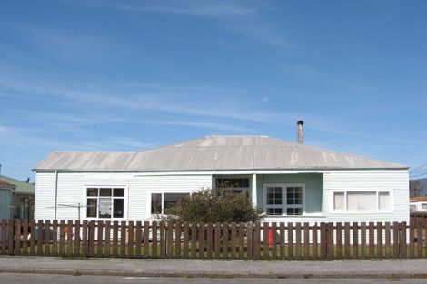 Photo of property in 31 Russell Street, Westport, 7825