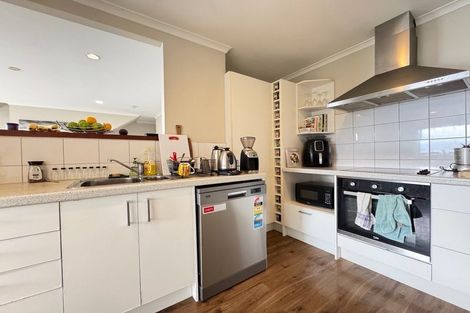 Photo of property in Onslow Heights, 17d Onslow Road, Khandallah, Wellington, 6035