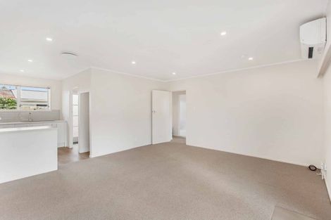 Photo of property in 2/5 Sylvan Crescent, Te Atatu South, Auckland, 0610