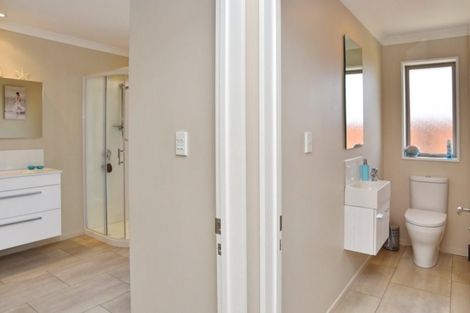 Photo of property in 7 Walnut Way, Rangiora, 7400