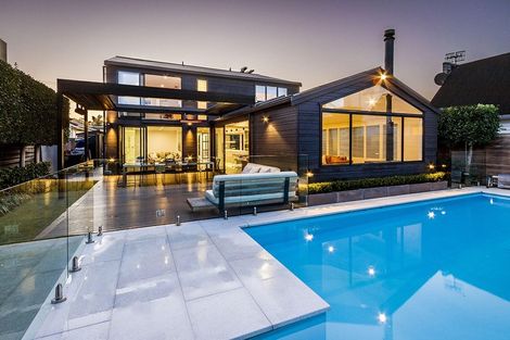 Photo of property in 41 Milford Road, Milford, Auckland, 0620