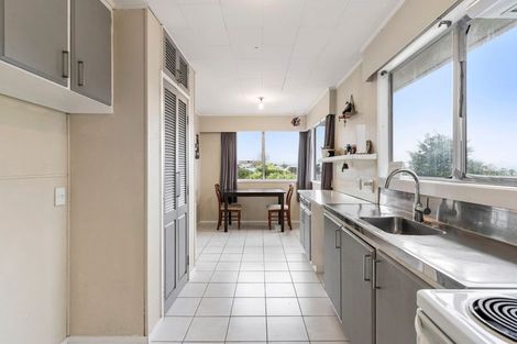 Photo of property in 1/14 Waari Avenue, Sunnyvale, Auckland, 0612