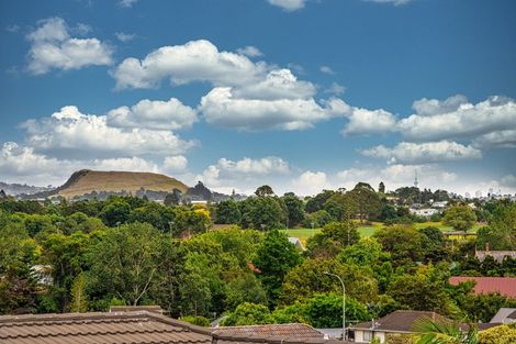 Photo of property in 28 Lewisham Street, Highland Park, Auckland, 2010