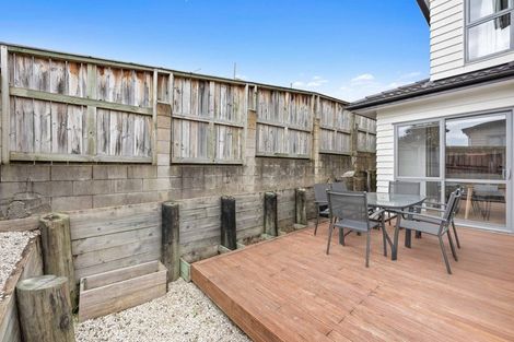 Photo of property in 142c Prince Regent Drive, Half Moon Bay, Auckland, 2012