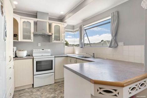 Photo of property in 2/26 Fernlea Rise, Bayview, Auckland, 0629