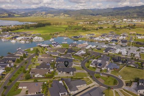 Photo of property in 10 Topping Place, Whitianga, 3510