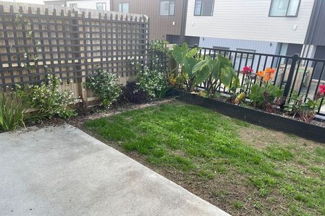 Photo of property in 16 Clay Works Lane, New Lynn, 0600