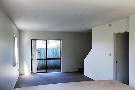 Photo of property in 4/36 West Coast Road, Glen Eden, Auckland, 0602