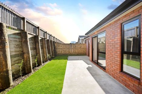 Photo of property in 15 Waruhia Crescent, Rototuna North, 3281