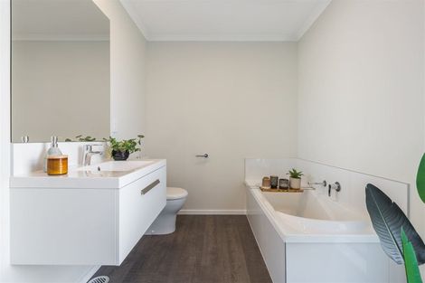 Photo of property in 3a Koreke Close, Kenepuru, 5022