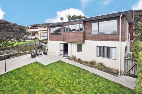 Photo of property in 121 Luckens Road, West Harbour, Auckland, 0618