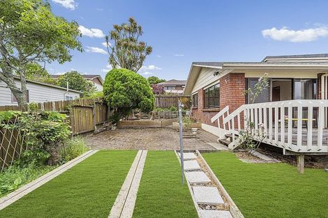 Photo of property in 75 Dalwhinnie Parade, Highland Park, Auckland, 2010