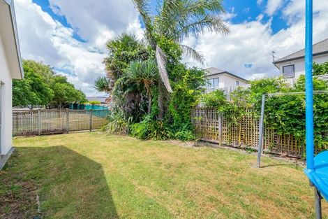 Photo of property in 2 Albizia Avenue, Henderson, Auckland, 0612