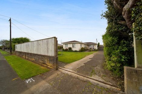 Photo of property in 51 Turuturu Road, Hawera, 4610