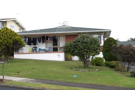 Photo of property in 16 Bert Wilson Place, Cockle Bay, Auckland, 2014