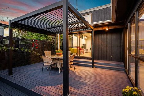 Photo of property in 2/8 Gregg Place, Sunnyvale, Auckland, 0612