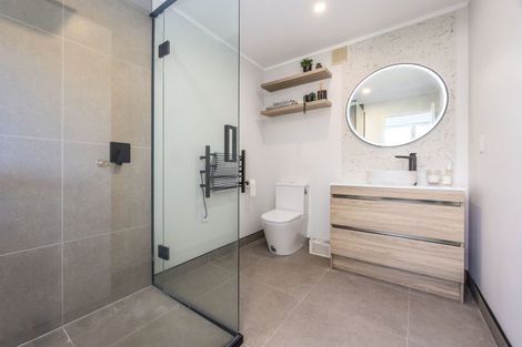 Photo of property in 60 Gatman Street, Birkdale, Auckland, 0626