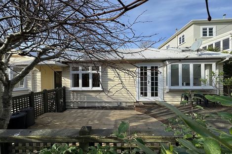 Photo of property in 21a Putnam Street, Northland, Wellington, 6012