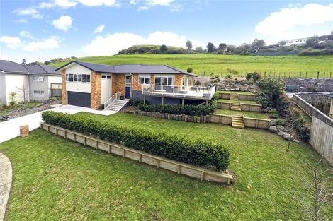 Photo of property in 17 Bob Craig Place, Pukekohe, 2120