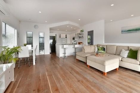 Photo of property in 2/1376 Whangaparaoa Road, Army Bay, Whangaparaoa, 0930