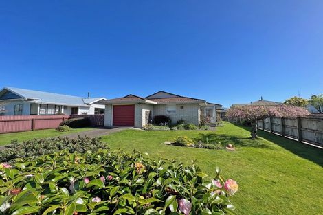 Photo of property in 5 Gladstone Street, Dannevirke, 4930